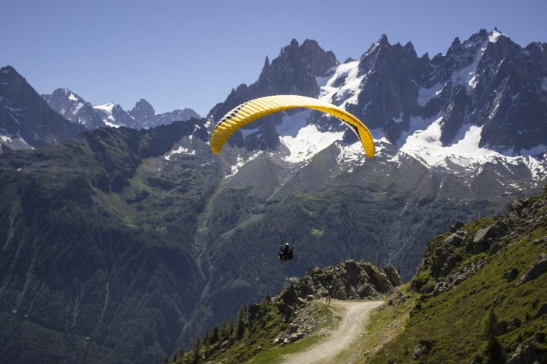 The Best 7 Reasons Why You MUST Experience PARAGLIDING